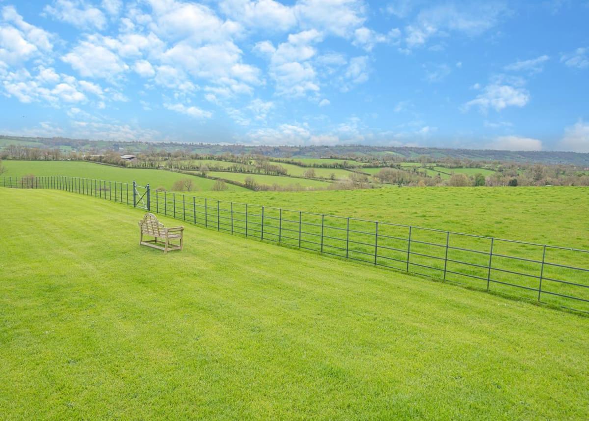 Midsomer Lodges Pilton Exterior foto